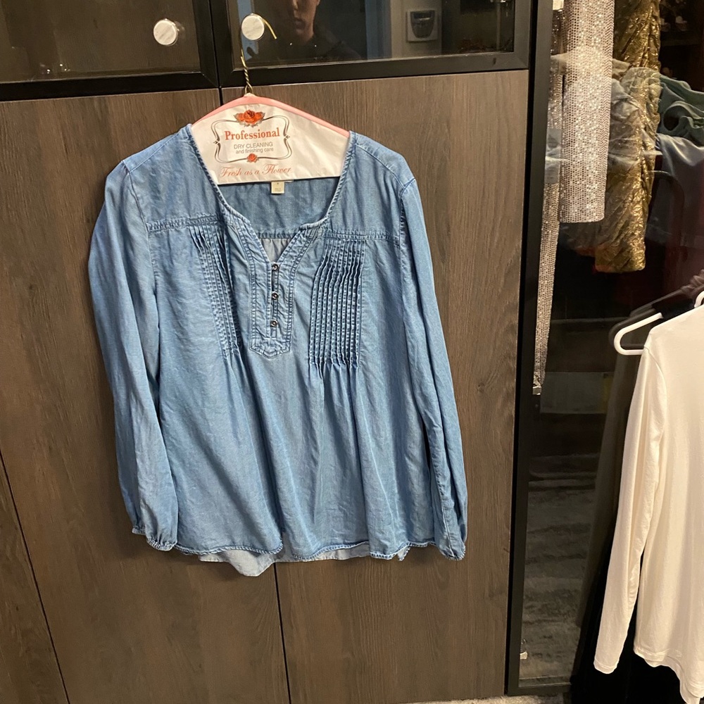 Medium blue top